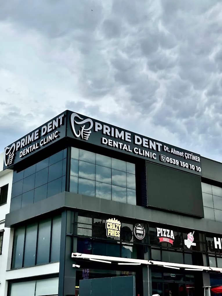 Karaoğlanoğlu Caddesi’ndeki Prime Dent binasının dışarıdan görünümü